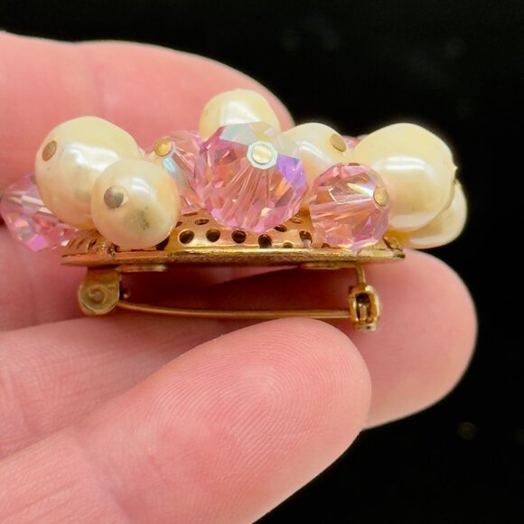 Vintage Faux Pearl Pink Aurora Borealis Crystal Cluster Brooch Pin - Picture 3 of 7